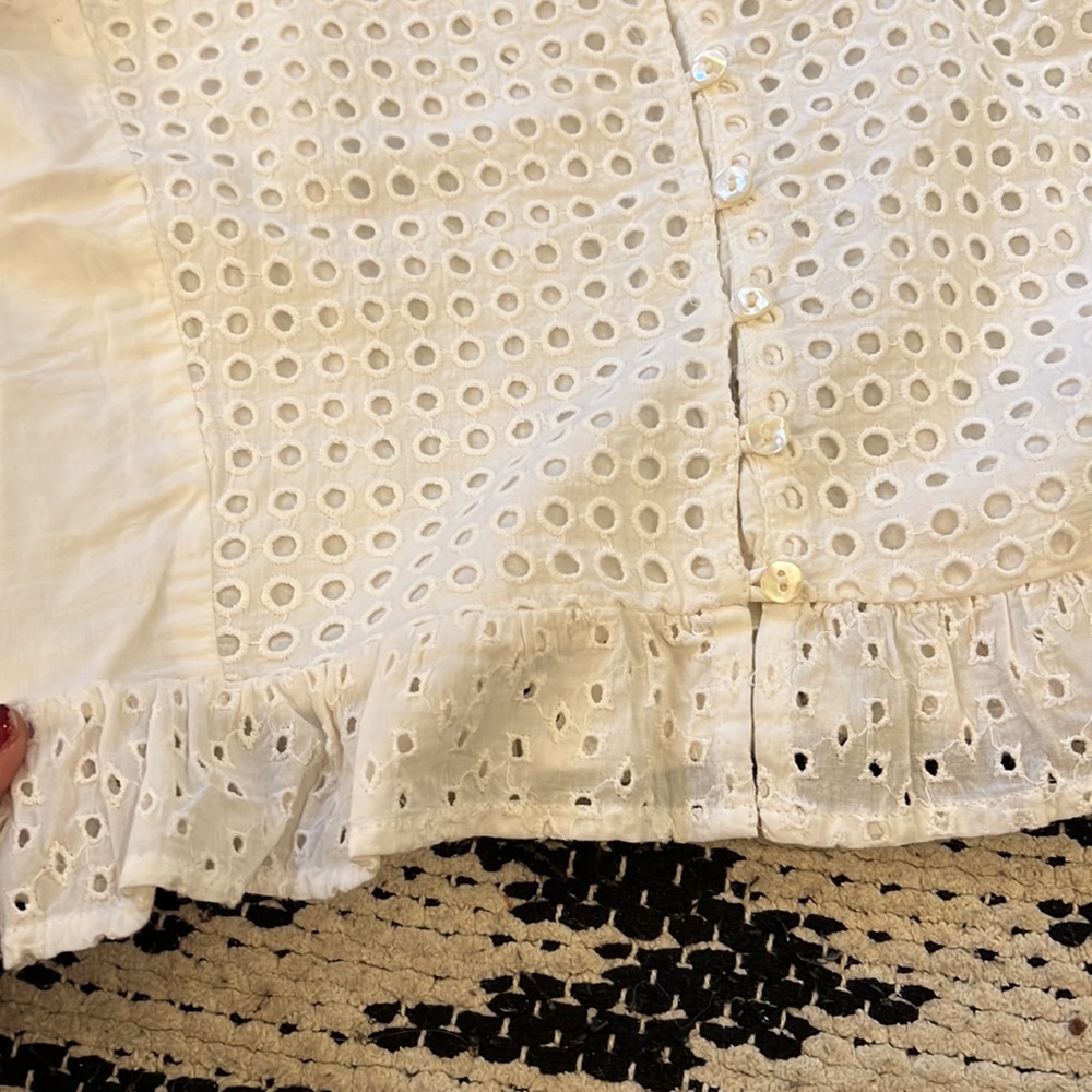 Eyelet blouse - Picture 3 of 4